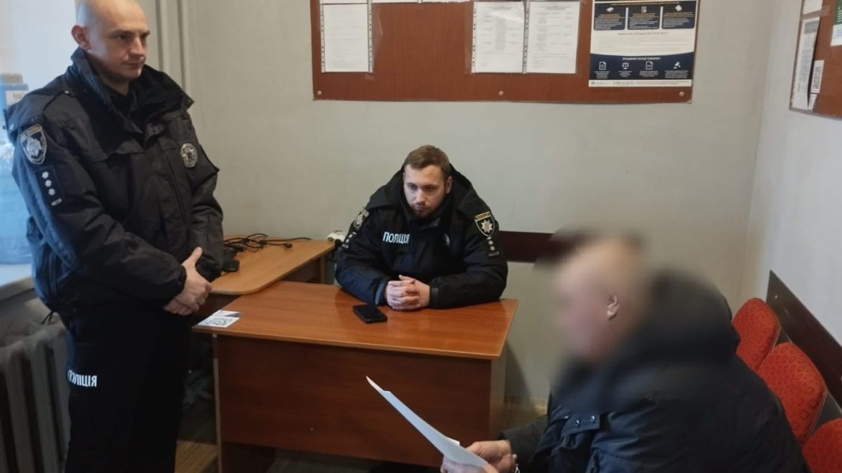 П'ятнадцять років тікав від правосуддя: поліція затримала злочинця-кам'янчанина