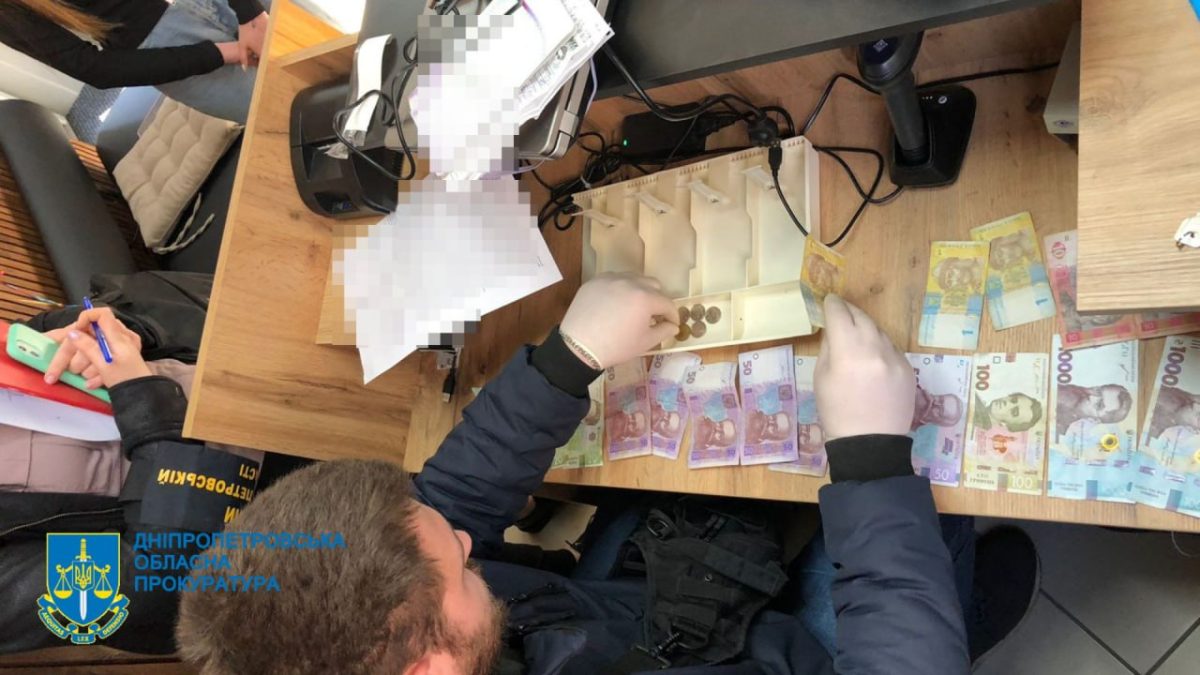 Трьох кам’янчан судитимуть за продаж неіснуючих товарів