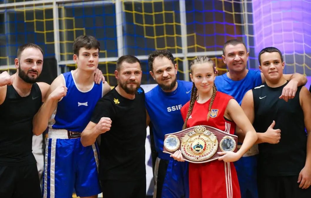 Відомий український боксер Денис Берінчик навчив юних спортсменів Кам’янського своїм фірмовим ударам