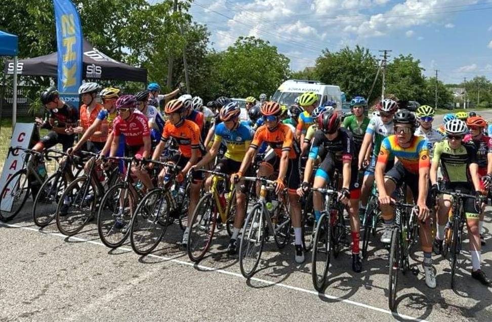 Велогонщики з Кам’янського привезли з чемпіонату України "срібло" та "бронзу"