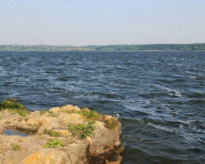 Цвітіння, ерозія і ризик аварій: Кам’янське водосховище може не витримати тиску стихії