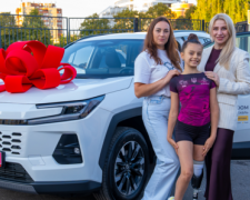 Рінат Ахметов подарував автомобіль юній гімнастці Олександрі Паскаль