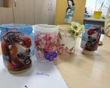 «Тиха магія» у Кам’янському: як арт-терапія допомагає переселенцям знайти внутрішній спокій