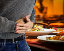 Безпечне застілля: як уникнути харчових отруєнь під час новорічних свят