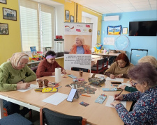 Через мистецтво до себе: у Кам’янському жінки поважного віку вчилися цінувати власний шлях