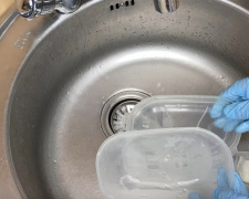 Секрет чистоти: як відмити пластиковий контейнер від жиру без зайвого клопоту