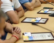 На Дніпропетровщині урочисто відзначили донорів - присвоїли почесні звання та вручили нагрудні знаки
