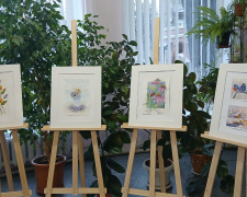 У Кам’янському презентували виставку «Я - Маріуполь», присвячену жіночій стійкості 