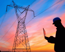 Заводи зупиняються, ціни ростуть: як відключення світла б’ють по економіці України