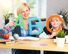 Англійська через гру та творчість: дітей Кам’янського запрошують на інтерактивні заняття