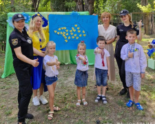 Кам&#039;янські поліцейські та діти до свята створили карту єдності