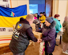 На Дніпропетровщині переселенці з Авдіївки отримали продовольчі бокси від міжнародних благодійників