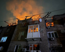 Ніч жаху в Кам’янському: «шахед» зніс верхні поверхи житлового будинку - є постраждалі