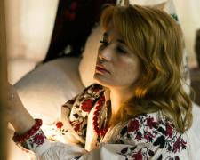 Хустки як мистецтво: художниця з Дніпропетровщини створює унікальні авторські аксесуари