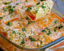 Спробуйте соковиті голубці в томатно-сметанному соусі — класика, від якої неможливо відмовитися