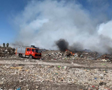 Масштабна пожежа на сміттєзвалищі у Кам’янському: палає вже другий день поспіль