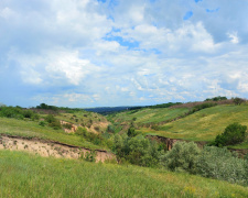 Магічна Сажівка біля Дніпра: балка, де легенди Нової Зеландії оживають серед природи та руїн
