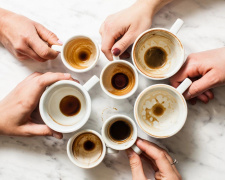 Домашні лайфхаки: як повернути блиск улюбленим чашкам без зайвих зусиль