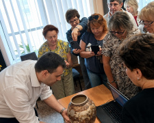 У бібліотеці Кам'янського відбулася лекція про Опіумні війни