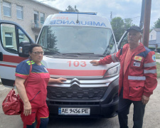 У Царичанці батько напоїв алкоголем малих синів: хлопців госпіталізовано у важкому стані