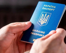 Чому українцям затримують видачу паспортів: причини та що робити з протермінованими документами