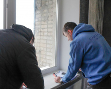 У П’ятихатках відновлюють житло після атаки ворога: допомагає Карітас Кам’янське