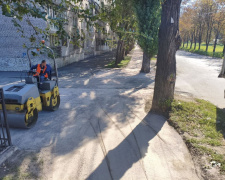 У Кам’янському оновлюють тротуар