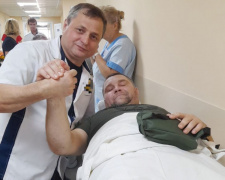 Пережив пекло Бахмута та втратив ноги: ветеран з Дніпропетровщини щодня рятує поранених бійців