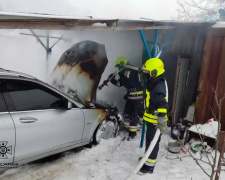 Під Кам’янським згорів Mercedes - подробиці