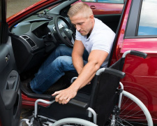 Підтримка мобільності: як людям з інвалідністю отримати 50 000 грн на переобладнання авто