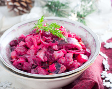 Фінський салат Росоллі: скандинавська вишуканість оселедця з овочами та яблуками