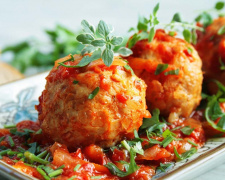 Зробіть ліниві голубці з фаршем і капустою — ситна домашня класика за півгодини