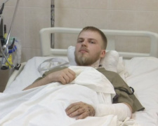 Втратив обидві ноги, а руки - посічені осколками: боєць із Кам&#039;янського лікується на Дніпропетровщині