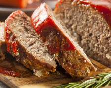 Без хімії та духовки: корисна домашня ковбаса за 60 хвилин