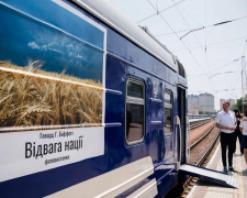 «Відвага нації» у русі: на вокзалі в Дніпрі відкрився мистецький поїзд із унікальною фотовиставкою