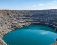 Дніпровська Атлантида: що приховують води Криворізького затопленого кар’єру