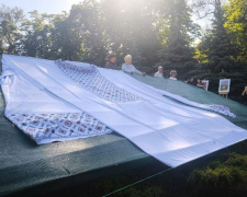 Дніпро увійшов до Книги рекордів України завдяки унікальній вишиванці - фоторепортаж