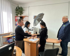 Складна дорога до документа: як уродженка Кам’янського через 18 років нарешті «з’явилася» для держави