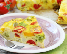 Приготуйте весняний омлет з редискою та зеленню — хрусткий сніданок квітня