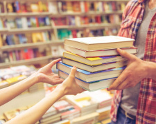 Бібліотека Кам’янському отримає нові сучасні книги
