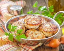 Спробуйте соковиті котлети з хрусткою скоринкою — ресторанна смакота з духовки за 25 хвилин