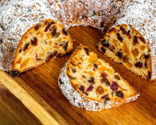 Приготуйте ароматний кекс із сухофруктами - ідеальний десерт до чаю