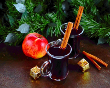 Спробуйте зігріваючий глінтвейн з апельсином і корицею — ідеальний напій для холодних зимових вечорів