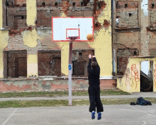 Фото від бібліотекаря з Кам’янського - Життя сильніше за руїни