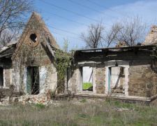 Кам'яна будівля роз'їзду Романкове — колишньої залізничної станції Кам'янського