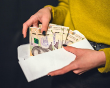 Скільки насправді заробляють у Кам'янському: разючий контраст між офіційною статистикою та реальністю
