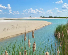 Бірюзова вода і дикі пляжі: топ кар’єрів Кам’янського району для літнього відпочинку
