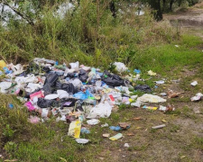 Сміття на Блакитному озері поблизу Кам’янського