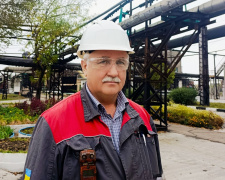 Майстер з великої літери: як Анатолій Коробка на ЮЖКОКСі навчає нове покоління хіміків-технологів