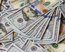 Долари можуть забрати: чому українці  втратять 20% заощаджень